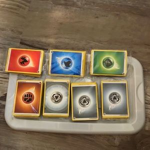 Bundle Pokémon energy cards